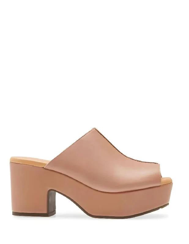Fantastic Savings Gadis Sandal In Camel Leather