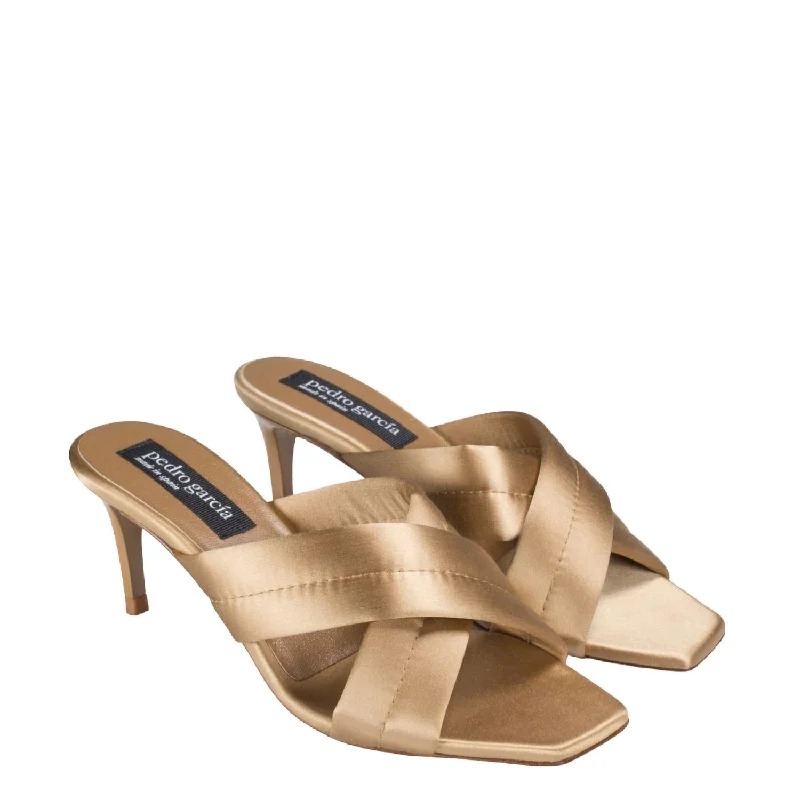 Weekend Savings Extravaganza Women's Ilanis Crossover Sandals In Gold