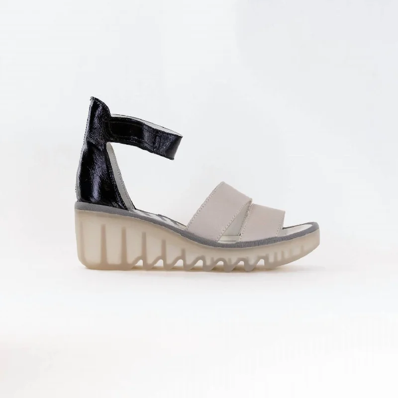Special Discount Women's Strappy Sandals In Cloud/black